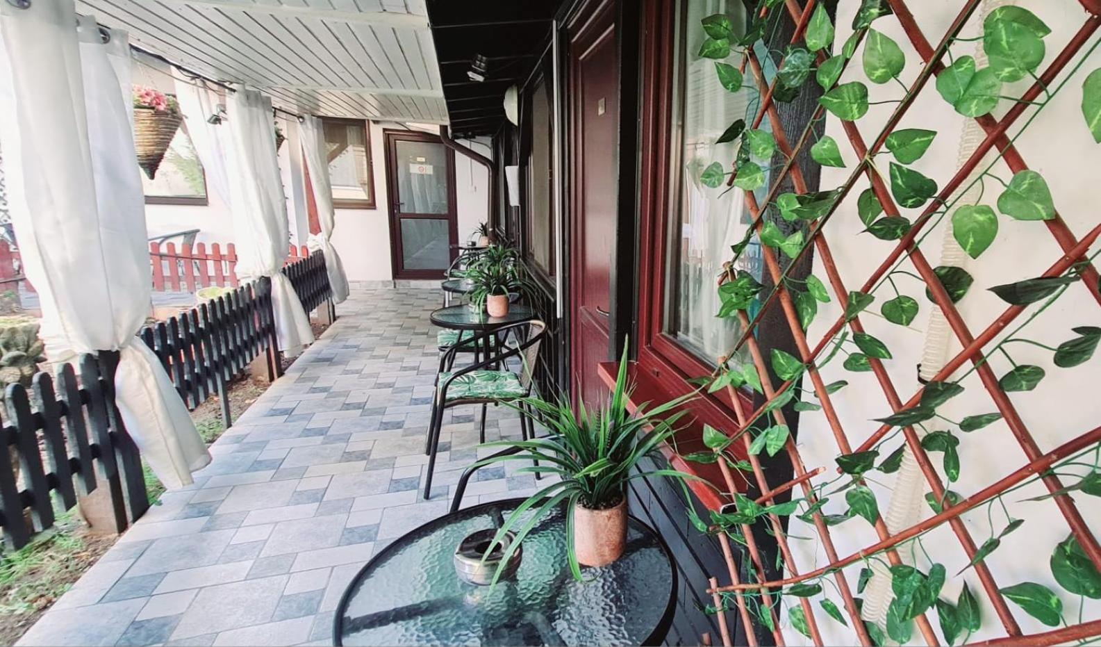 Pensiunea Red Rose Apartments Тимишоара Екстериор снимка